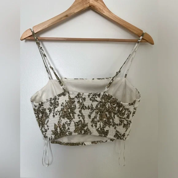 Two Piece Crop Top and Wide Leg Floral Set - Size M - Picture 3 of 5